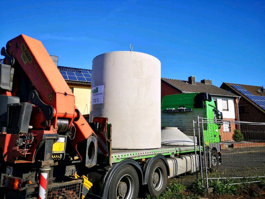 3000 Liter Betonzisterne beim Transport