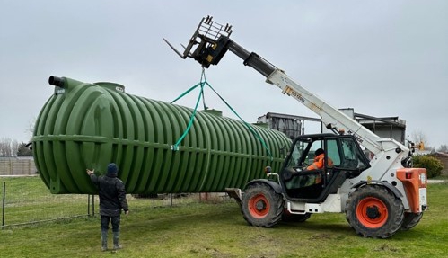 Zisterne 50000 Liter beim Transport mit einem Teleskopstapler
