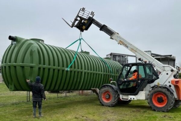 Zisterne 50000 Liter beim Transport mit einem Teleskopstapler